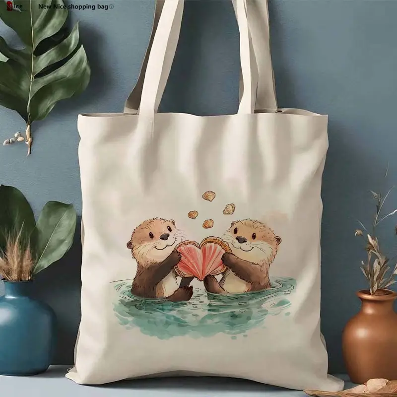 Sweet Otter Holding Heart Shel - Tote Bag Canvas Print 评论和价格